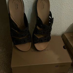 Clark’s Women’s shoe Laurieann Bay Black Leather Cuir Noir Strap Shoe